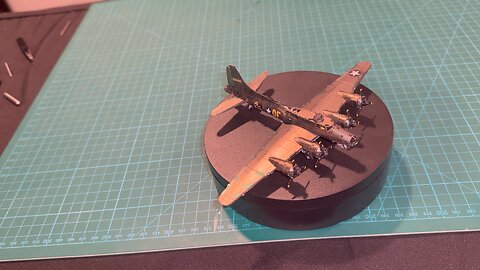 Metal Earth B-17 Flying Fortress