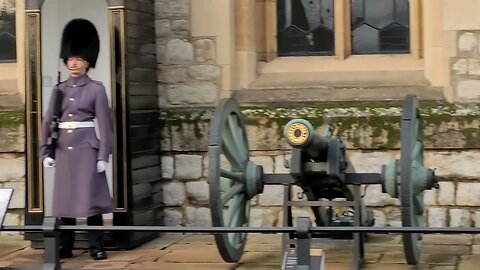 changing of the Guards Tower of london December 2022 #toweroflondon