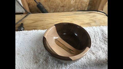 Woodturning a Walnut and Ambrosia Maple bowl