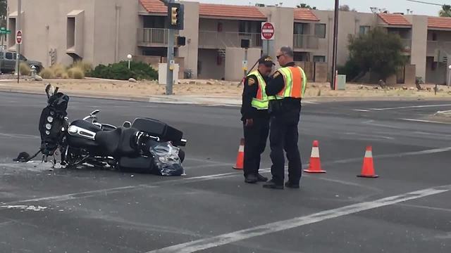 Accident shuts down Golf Links intersection