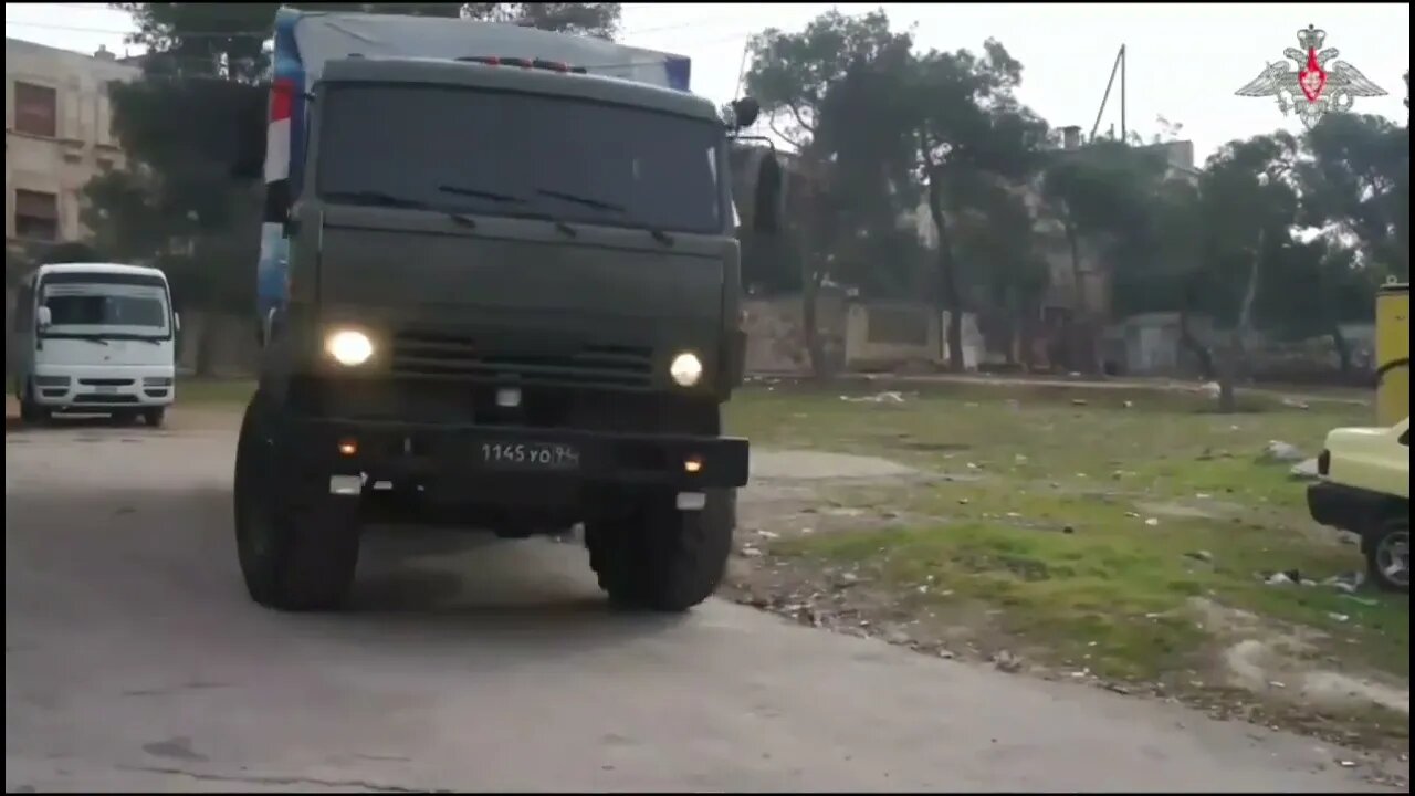 Russian servicemen deliver humanitarian aid to pupils of orphanage in Aleppo Syria