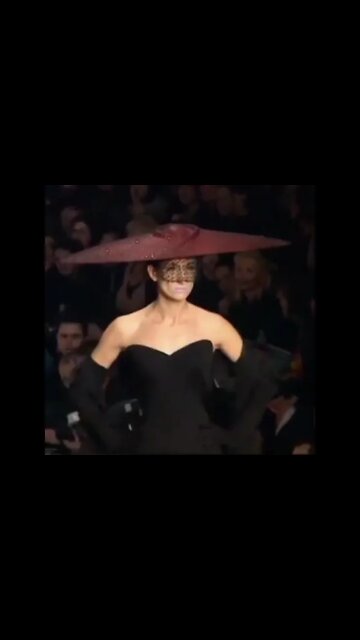 Violetasanchez in philiptreacy Fall/Winter 1997 FashionShow