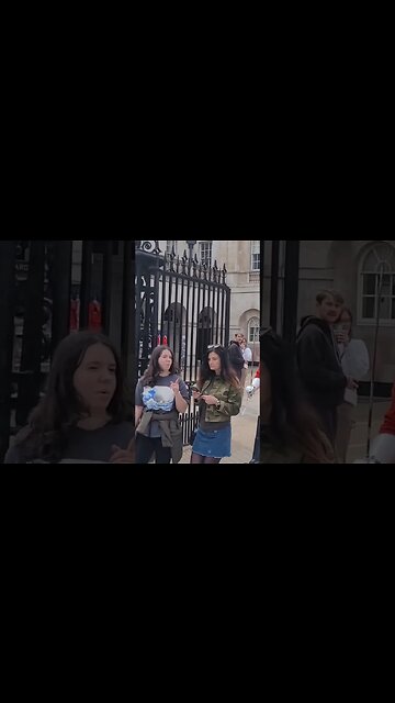 She no idea the guard was behind her #horseguardsparade
