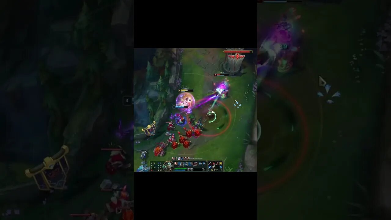 INSANE OUTPLAY BY DRAVEN - GETTING HOOKED INTENTIONALLY #draven #shorts #leagueoflegends