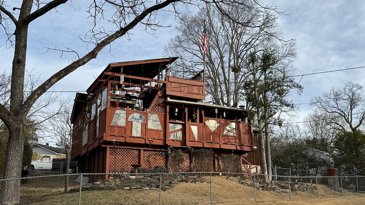 Treehouse! 94 Outer Dr. Oak Ridge TN - excellent potential!