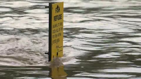 Thiensville preps for flooding around Milwaukee River