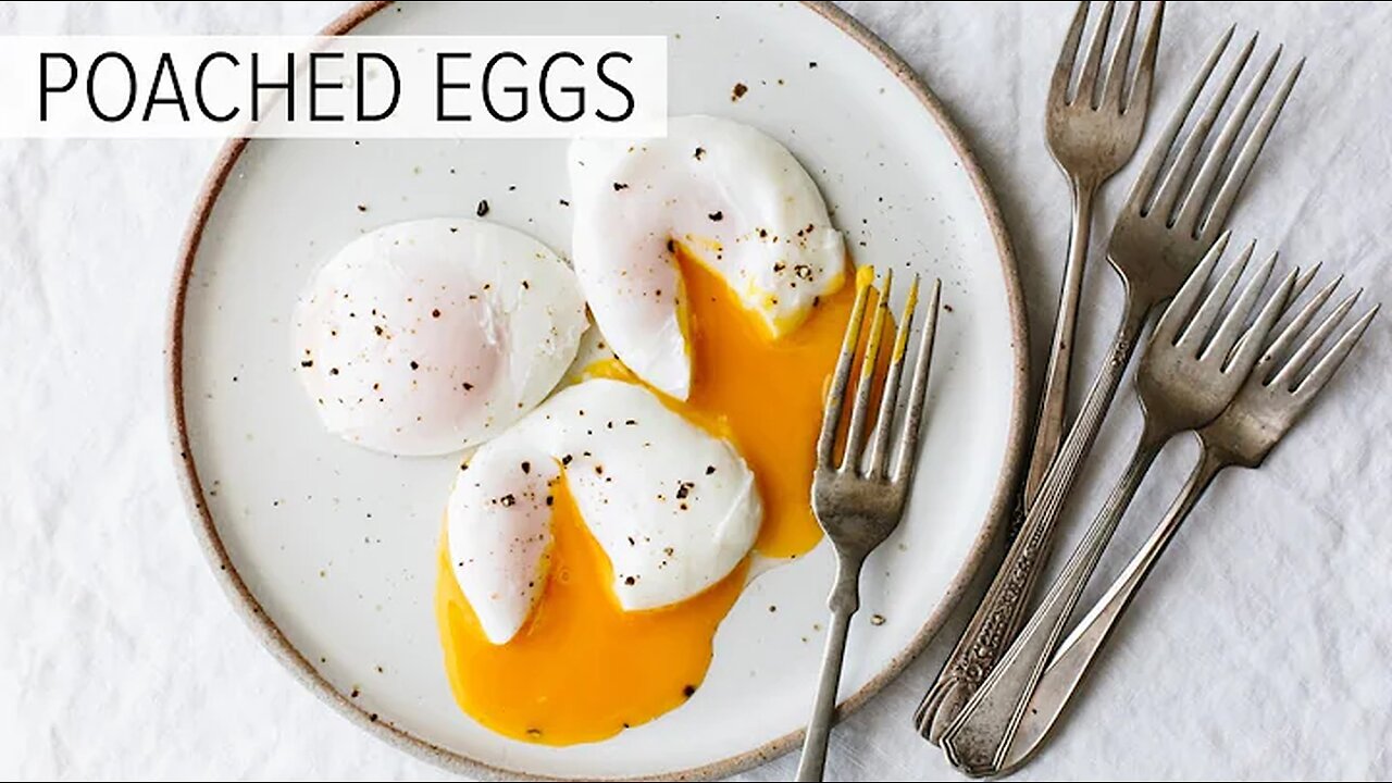POACHED EGGS | how to poach an egg (perfectly)