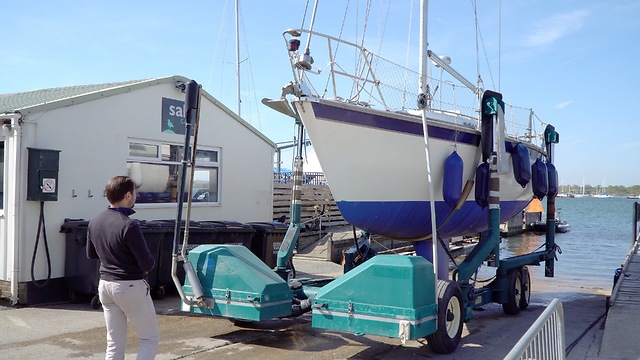 Launching a yacht with an incredible remote control sublift vehicle