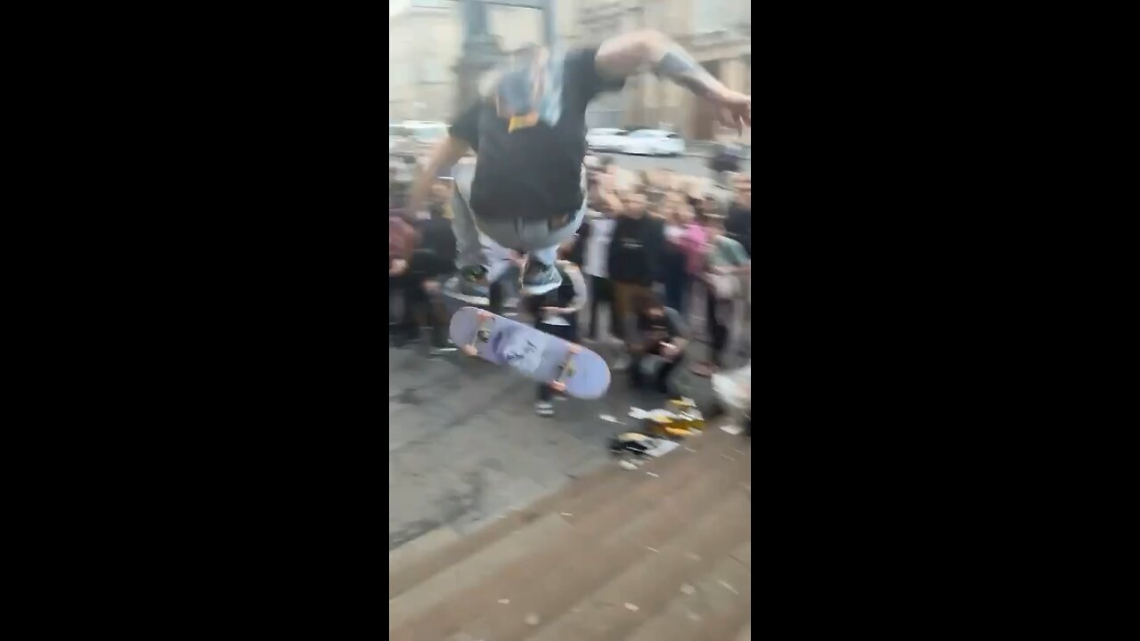 Kickflip to snapped board at the Pieute Jam - Edinburgh