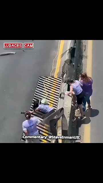 Protesters in Naucalpan, Mexico try to stop a vehicle with rope. They failed.