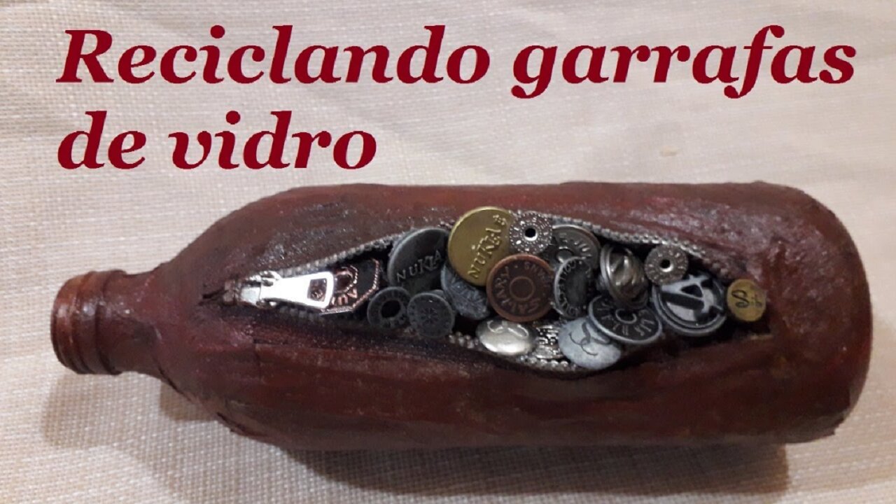 GARRAFA DECORADA COM BOTÕES - RECICLANDO GARRAFAS DE VIDRO @lucibuzo ​