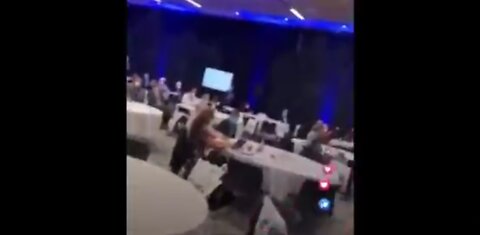 1612. AUSTRALIA 🇦🇺 Doctor interrupts AMA meeting to expose VAX POISON