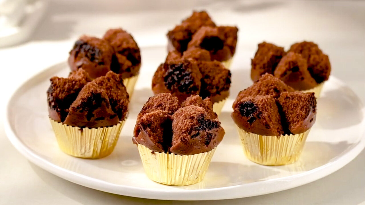 STEAMED CHOCOLATE CAKE WITHOUT EGG WITHOUT MIXER