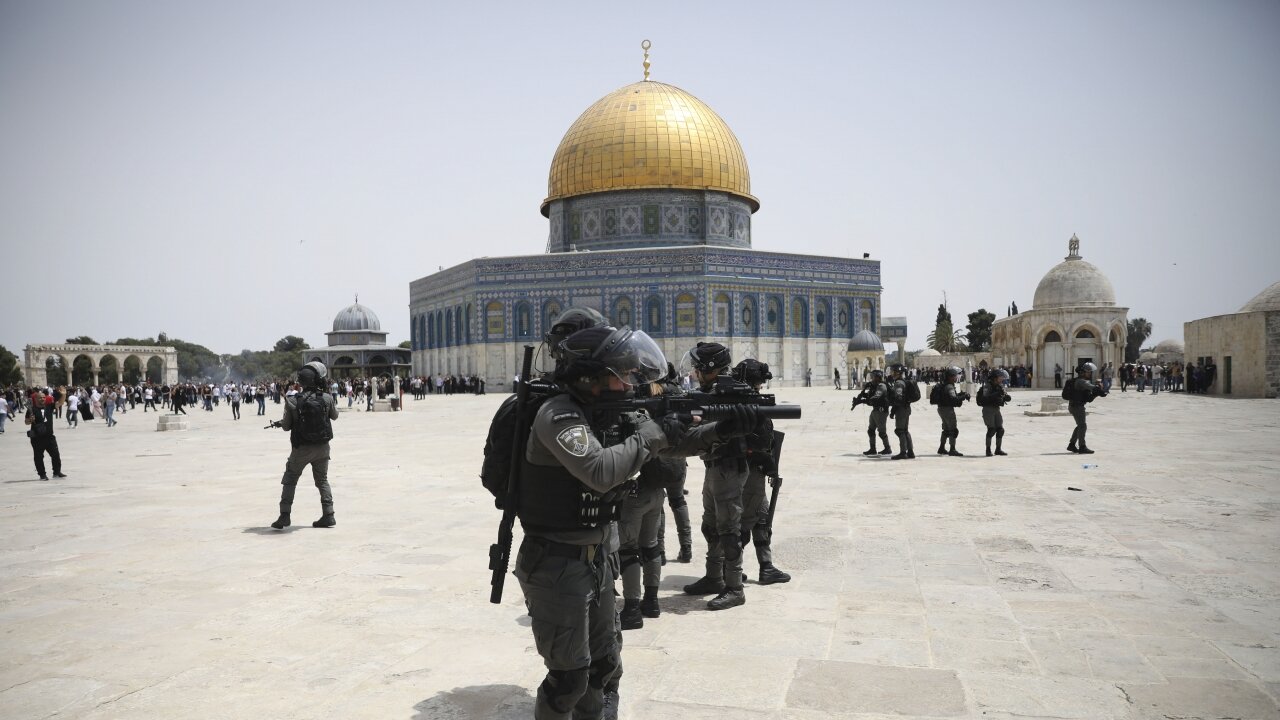 Israeli Police Forcibly Clear Al Aqsa