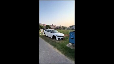Some one steal the tiers of the car lolxx