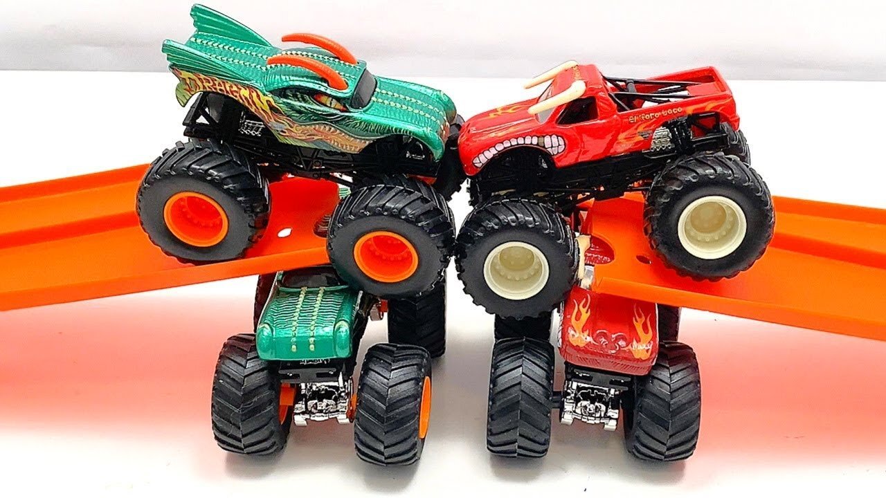 EL TORO LOCO vs DRAGON | MONSTER JAM | SPIN MASTER | HOT WHEELS MONSTER TRUCKS | FREESTYLE SMASHFEST