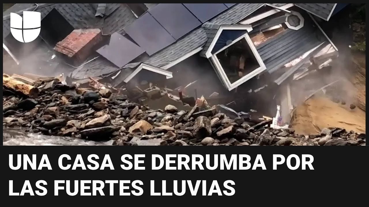 El momento en que las históricas inundaciones en Connecticut arrasan con una casa