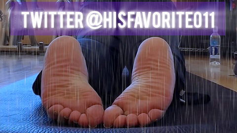 Women At The Gym Taking Off Her Show Showing Off Her Sweaty Feet 👣