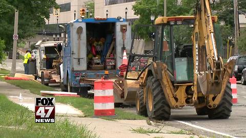 Utility work causes lane reductions in Lansing