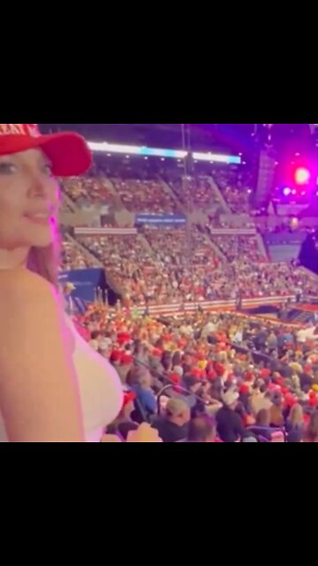 🚨 OF Model Ava Louise Flashes at Trump Rally for Fundraiser: "T*ts for Trump" 🌆💸