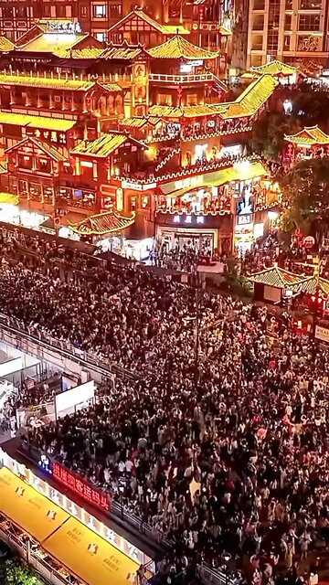 At night, a sizable gathering of people assembled to admire the picturesque city of china.