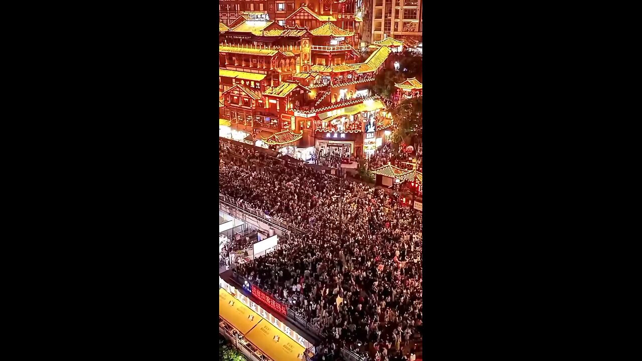 At night, a sizable gathering of people assembled to admire the picturesque city of china.