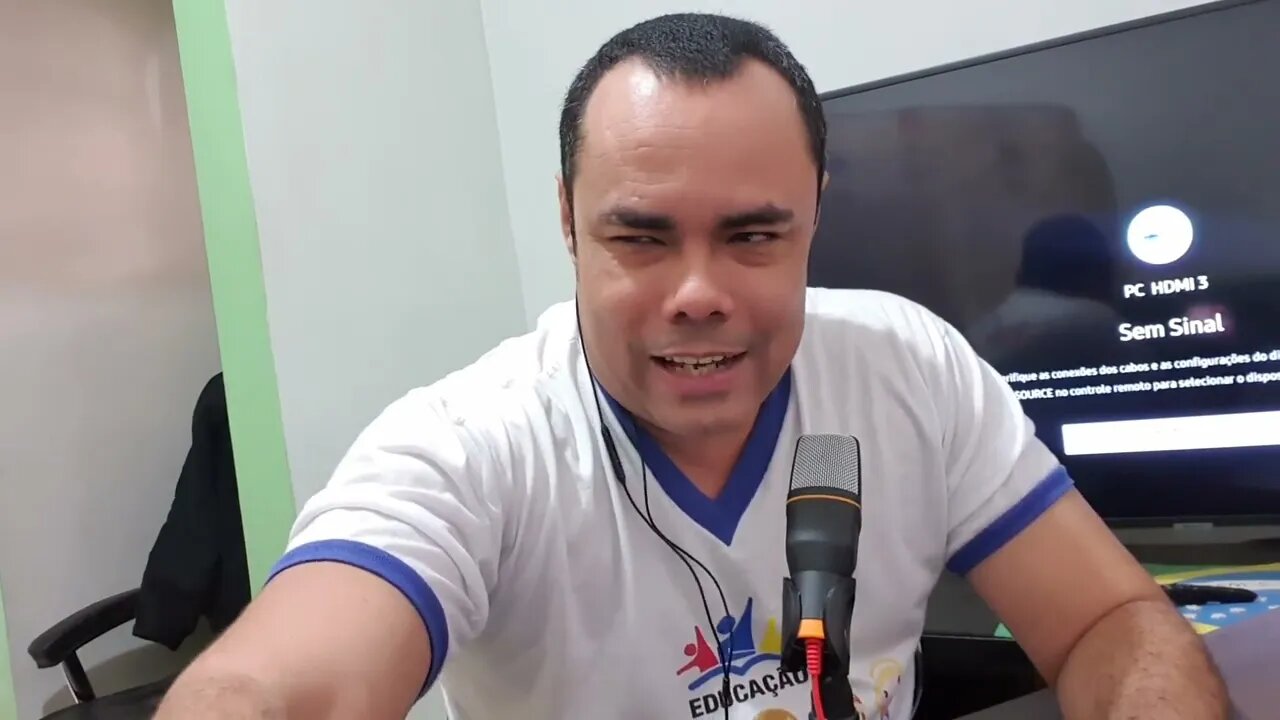 QUEBRA PAU: parlamentares caem na porrada após um insinuar que o outro era corno!