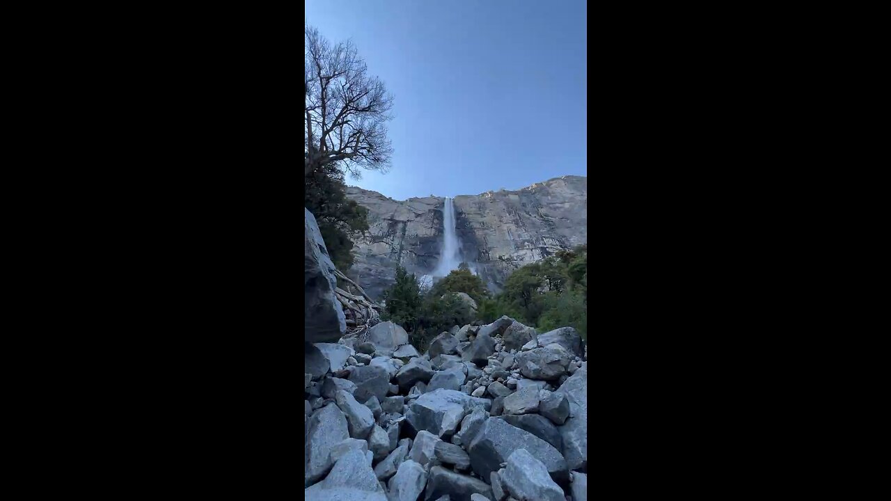 Yosemite national park, Hetch Hetchy ￼Waterfall ⛰️