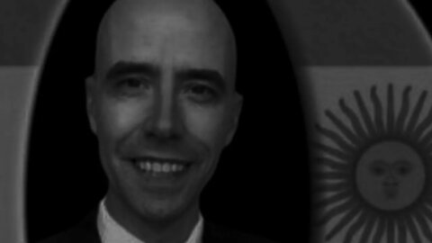 TENEMOS QUE HABLAR UN MOMENTO.