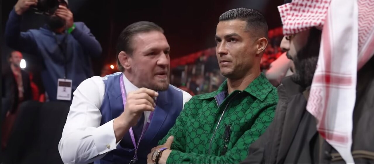 Cristiano Ronaldo ignores handshake from Conor McGregor 😅