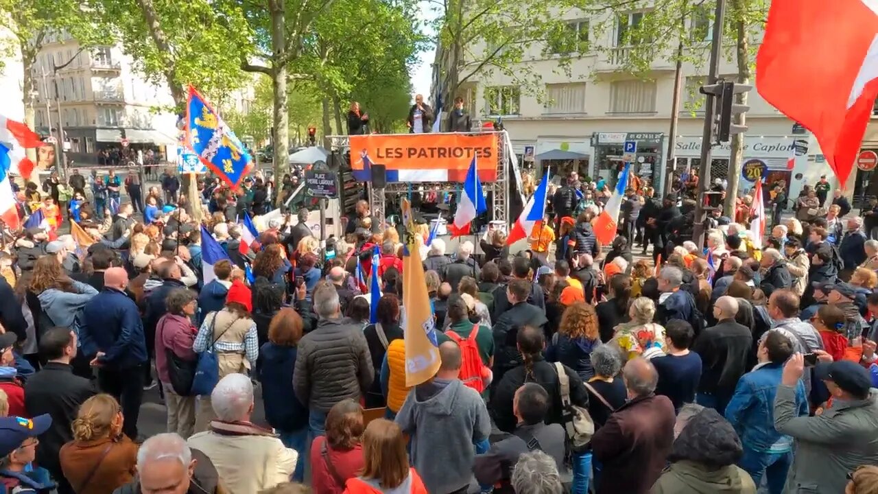 Ragna-Rock prend la parole lors de la manifestation du 01/05/2023 organisée par les Patriotes