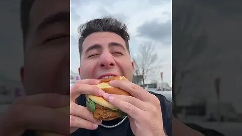 TESTAM NOUL BURGER DE LA MCDONALDS #oguritamica #mancare #mancaciosul