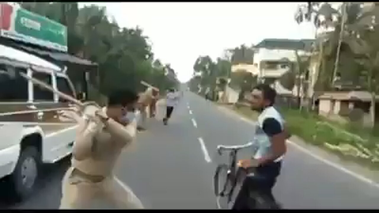 cycle stant front of police.. then police stant front with him... 😂😂