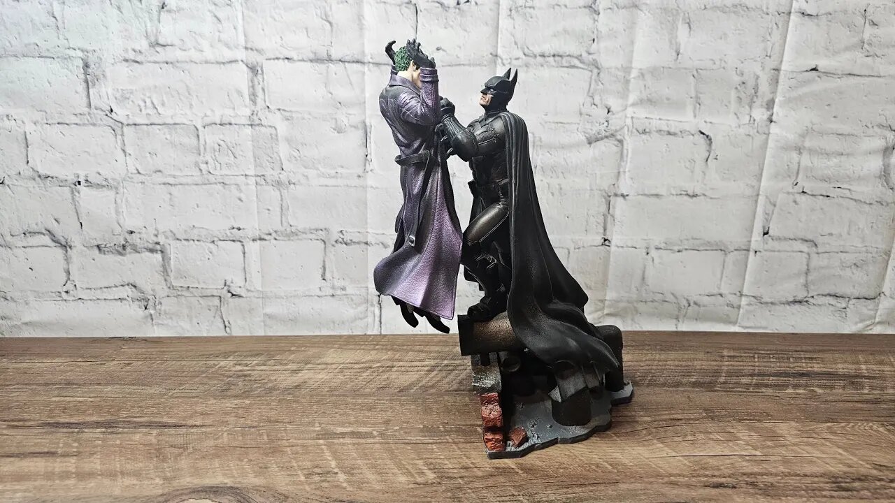 Den Knight Collectibles Episode 68: Batman Arkham Origins collector's edition statue(with bonus)