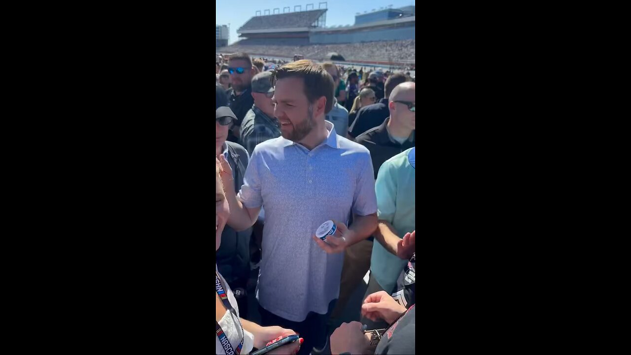 JD Vance, big NASCAR guy 🏁