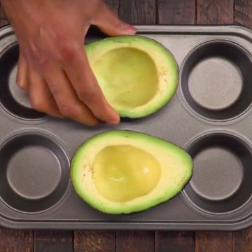 Baked Avocado Eggs