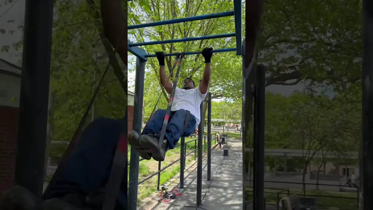 Matt Bars Gets His FIRST MUSCLE UPS with Bands