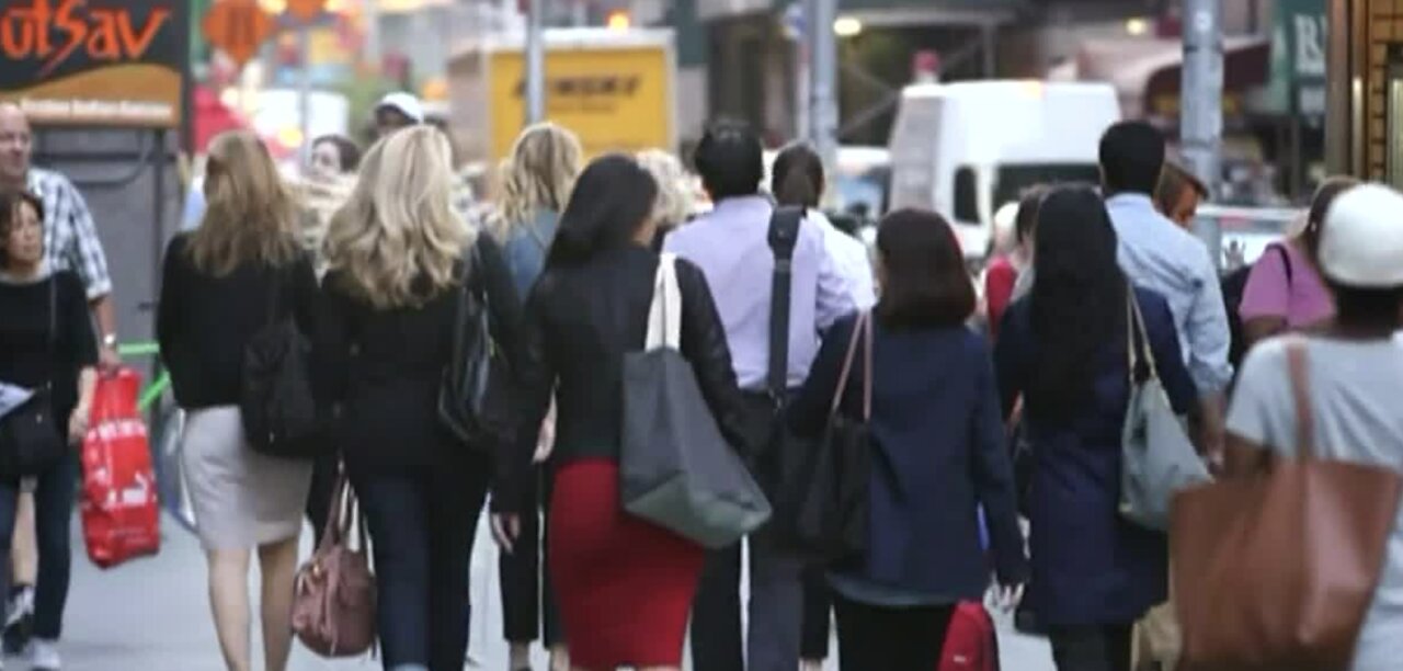 US unemployment claims jump to 853,000 amid resurgence of coronavirus