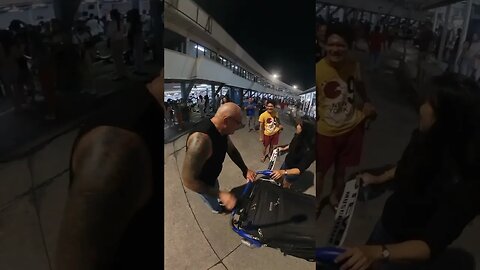 Meeting my Filipina girlfriend in person for the first time in manila Philippines at the airport.