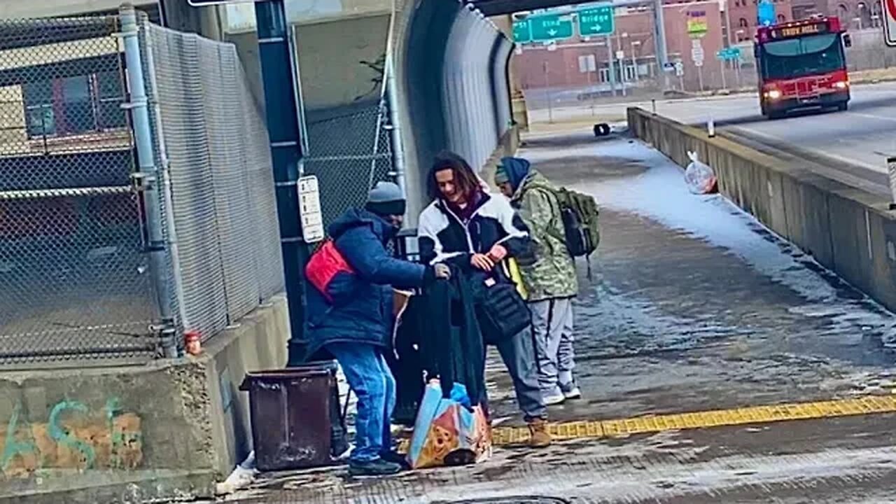 Giving Homeless My Hoodies for Christmas!