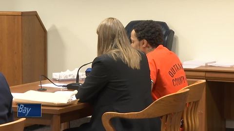 Man accused of threatening shooting at Fox River Mall pleads no contest
