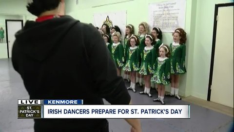 Photographer learns "treble reel" Irish Dance