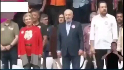 Campanha do comunista e líder invasor de terras Boulos toca o hino nacional na linguagem "neutra".