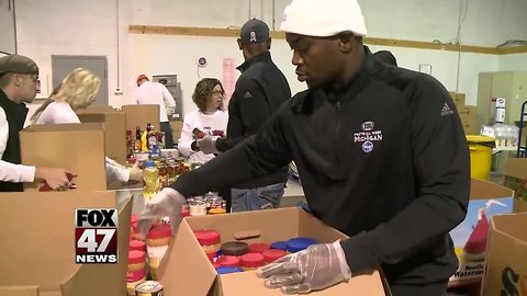 FOX Spots Detroits goes to food bank