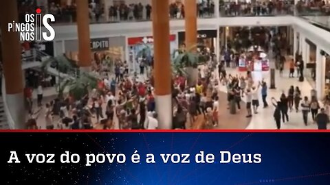 Petistas invadem shopping e ouvem resposta do povo: "Lula ladrão"