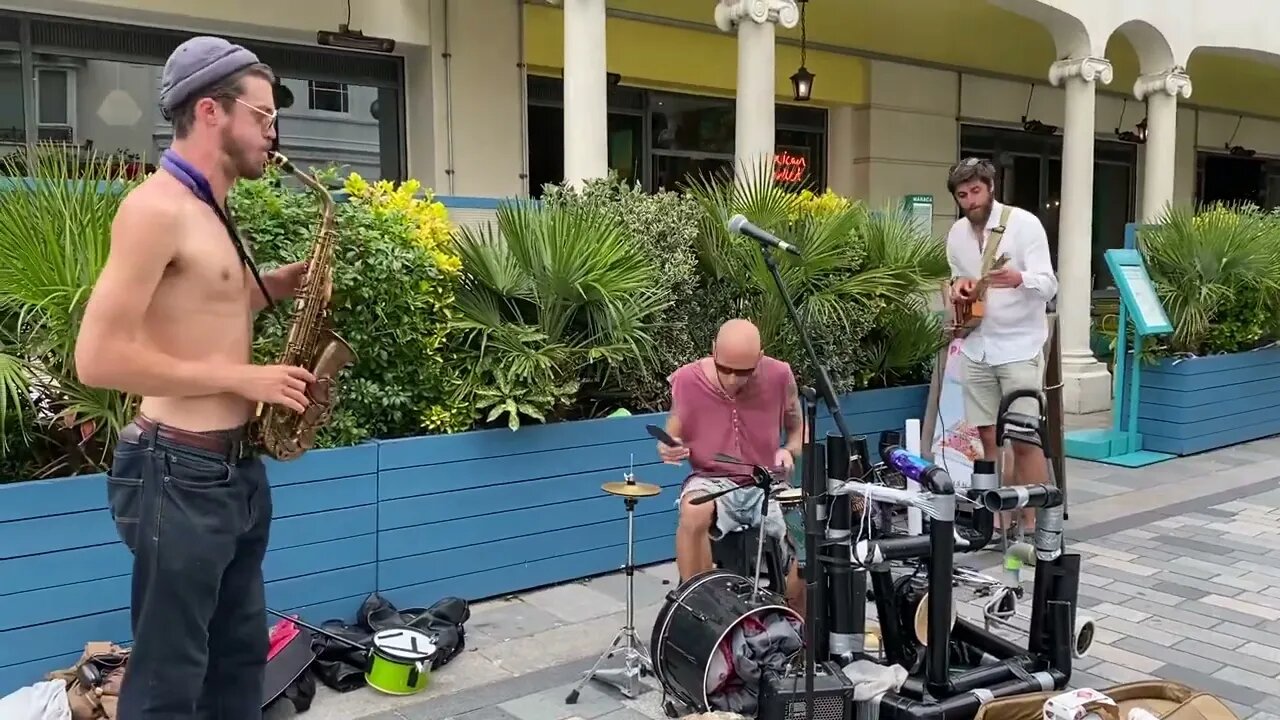 These three guys are just Phenomenal! Listen to the sound they create! Joe, Fergus & Jamie busking!