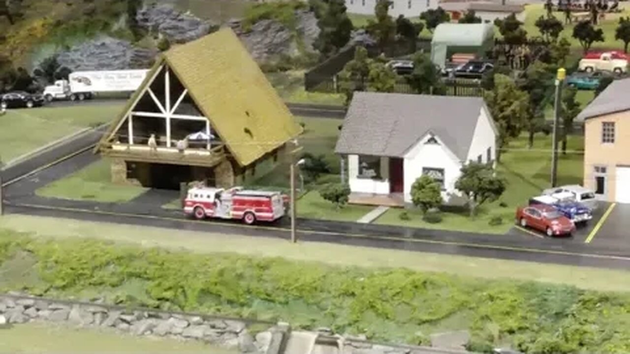 Walkthru a Large Model Railroad | Choo Choo Barn in Strasburg, PA