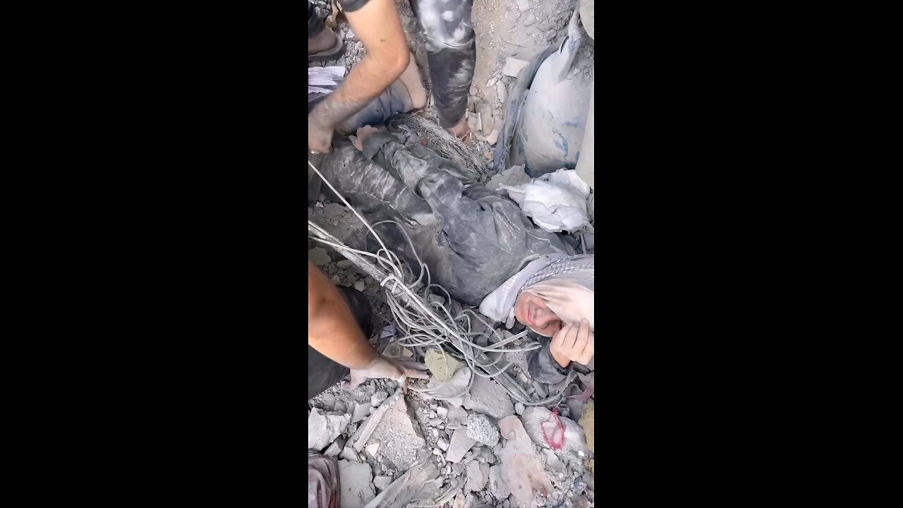 Rescuing an old Palestinian woman from under the rubble of her house in #Gaza destroyed by Israeli w