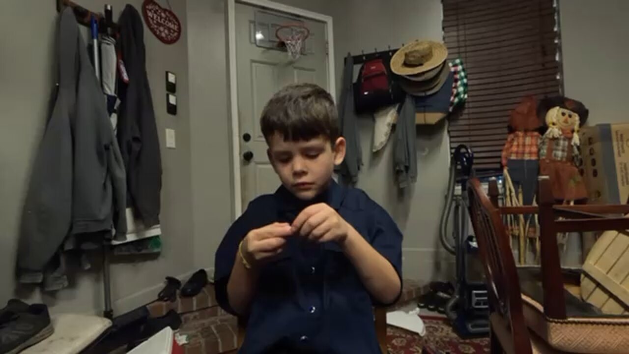 Kid tries sour candy