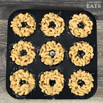 Macaroni and Cheese Pulled Pork Donuts